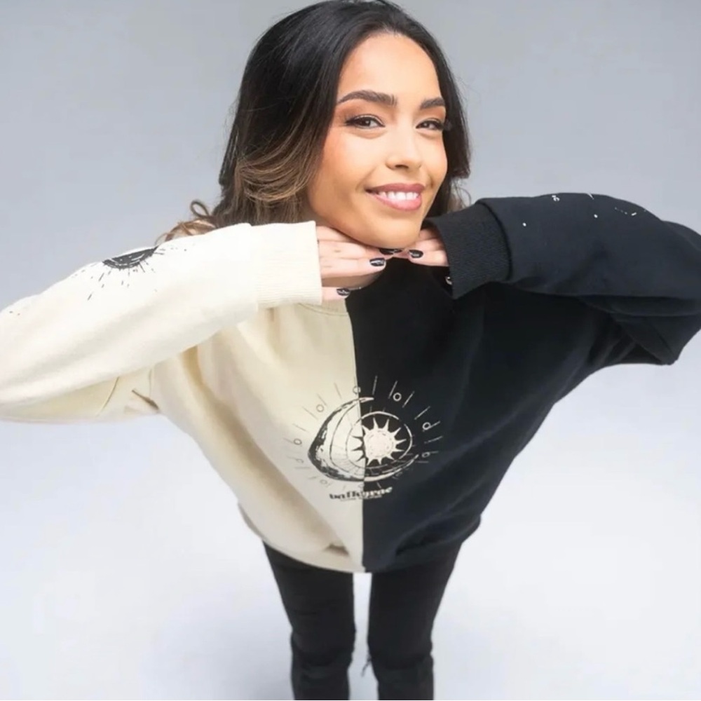 Valkyrae 2021 Limited Edition Radiant Spirits Total Eclipse Sweater - Picture 3 of 6